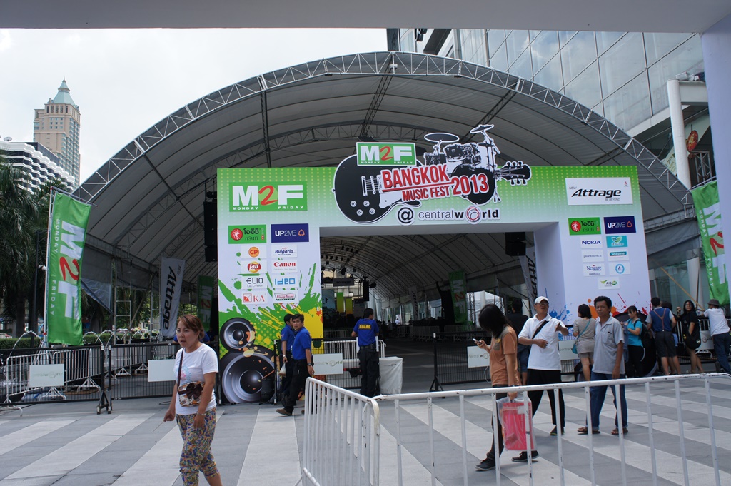 เต็นท์ 18 ม. เสาสามเหลี่ยม